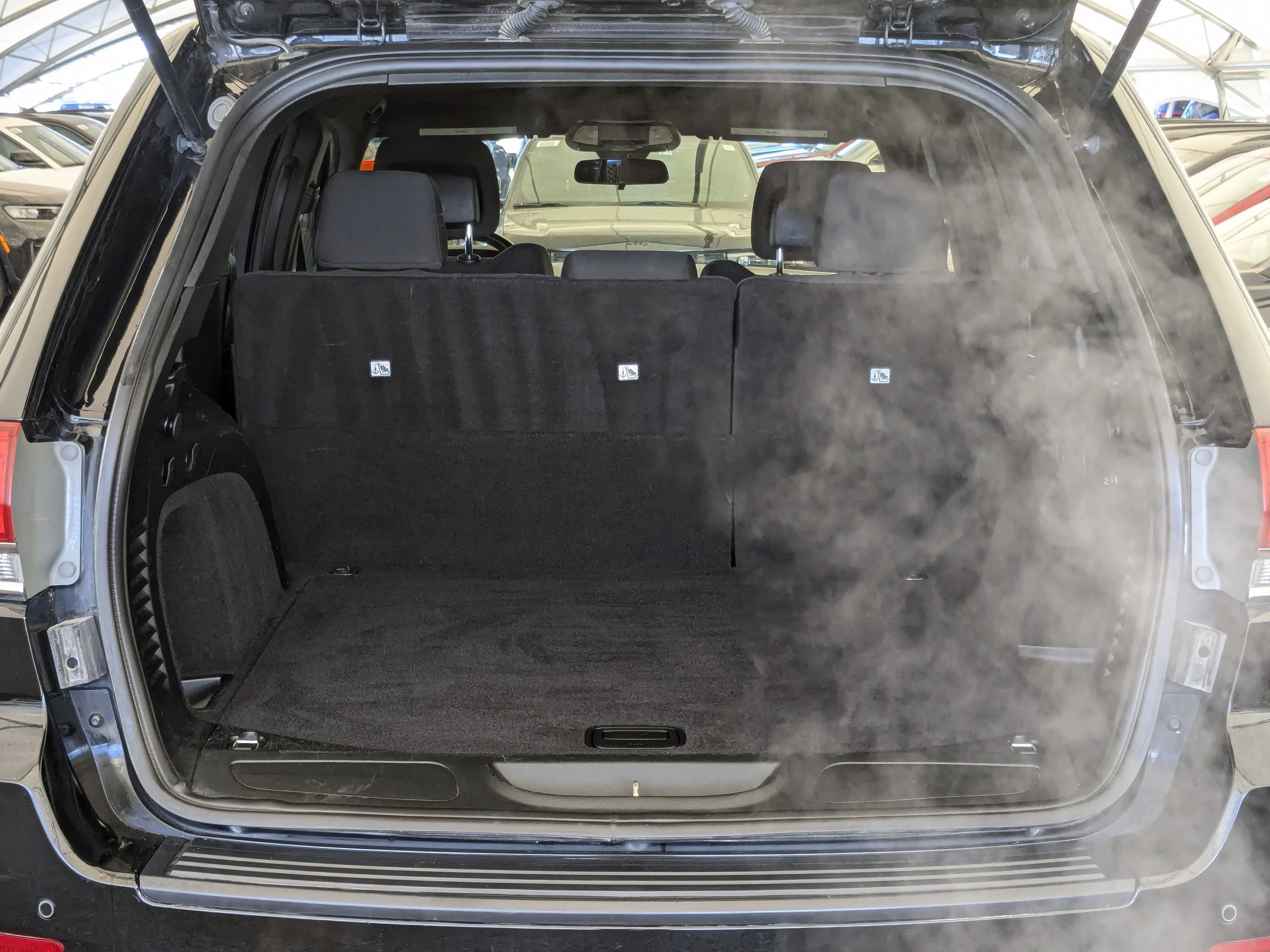 Used 2018 Black Jeep Laredo - - 3.6L Pentastar V6 - Quadra-Trac I 4x4 - Keyless Go - ParkView & ParkSense & More! image 27