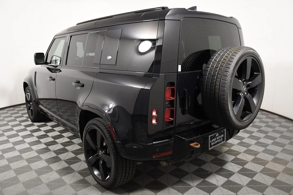 Used 2023 Santorini Black Metallic Land Rover X-Dynamic SE image 4