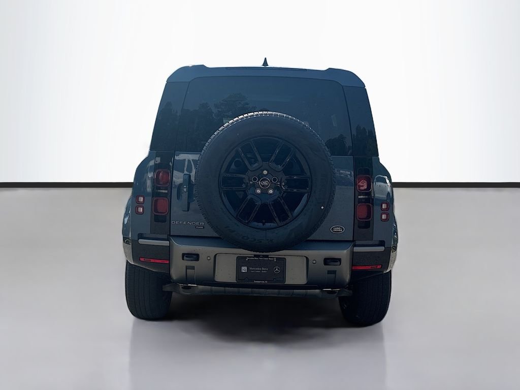 Used 2022 Tasman Blue Metallic Land Rover X-Dynamic SE image 4