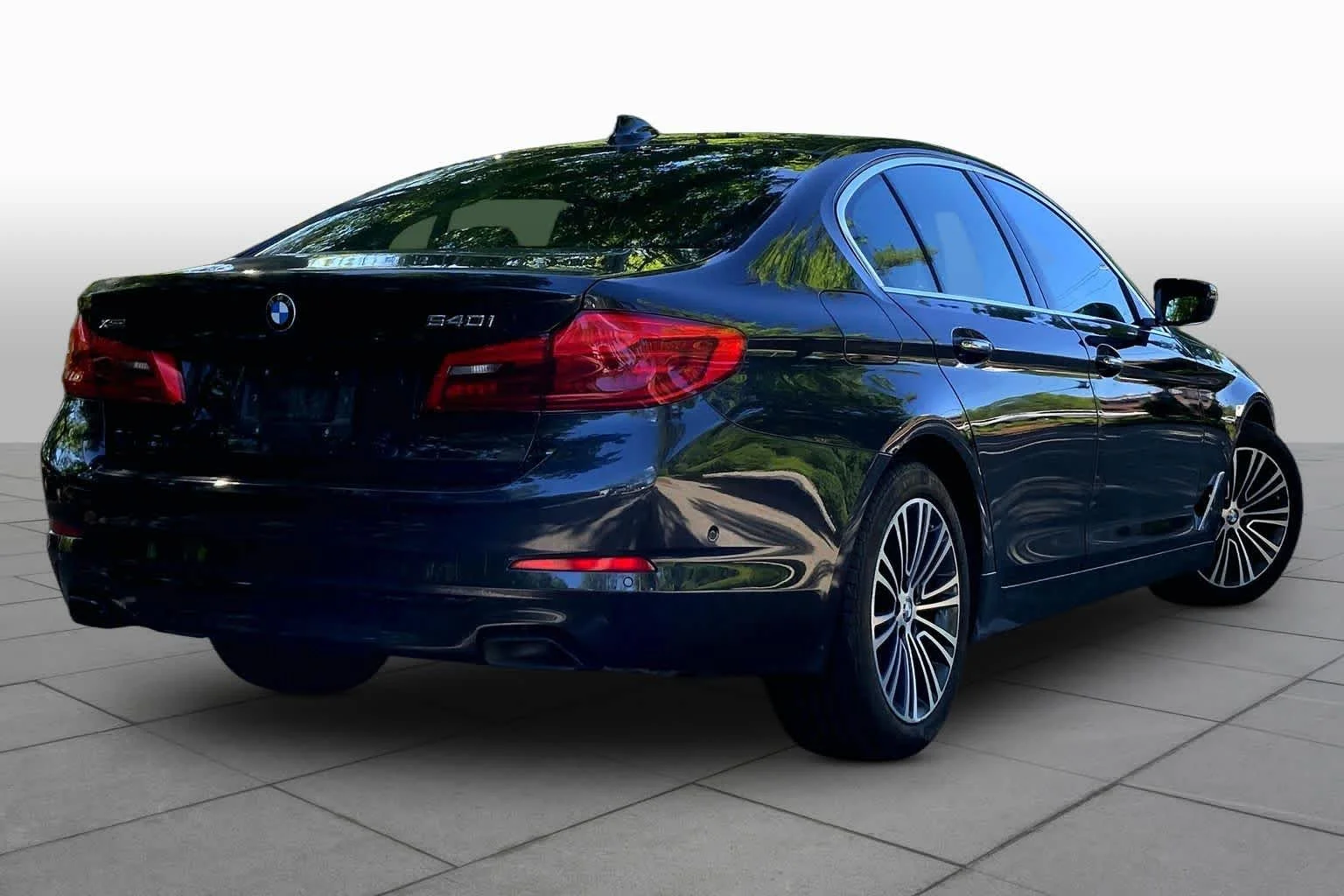 Used 2017 Dark Graphite Metallic BMW 540i xDrive image 12