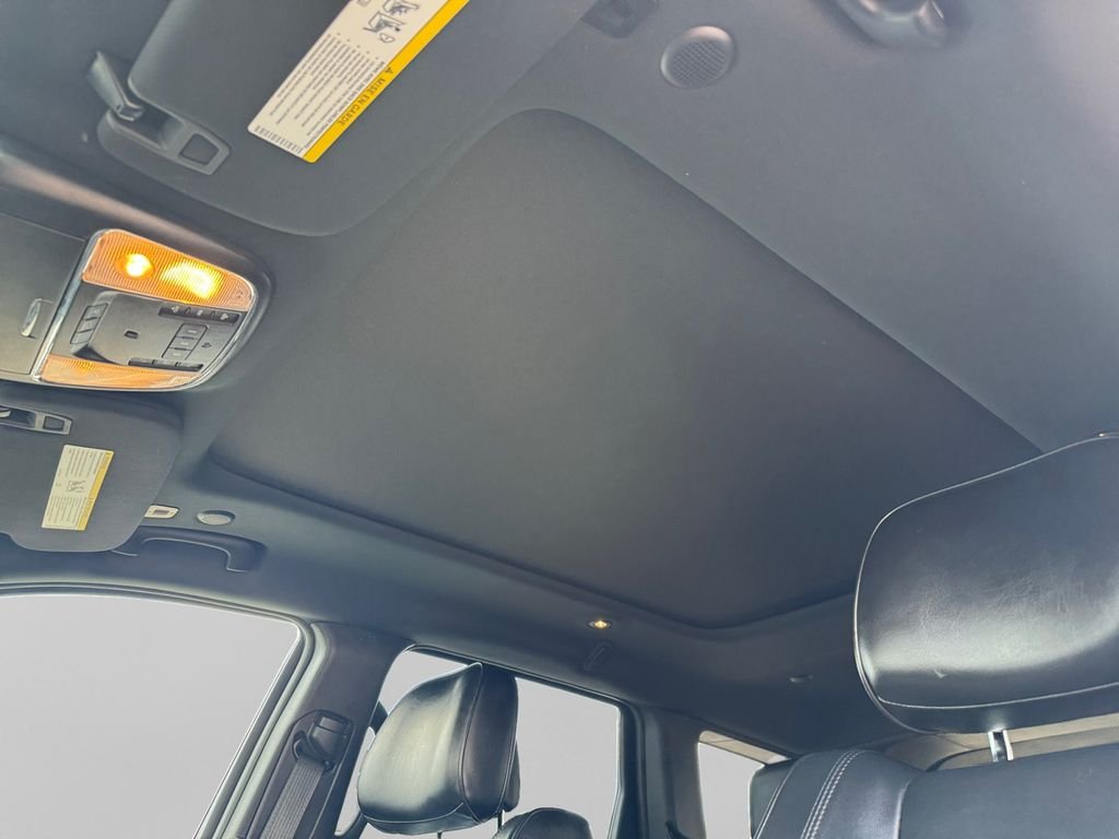 Used 2019 Diamond Black Jeep Overland image 18