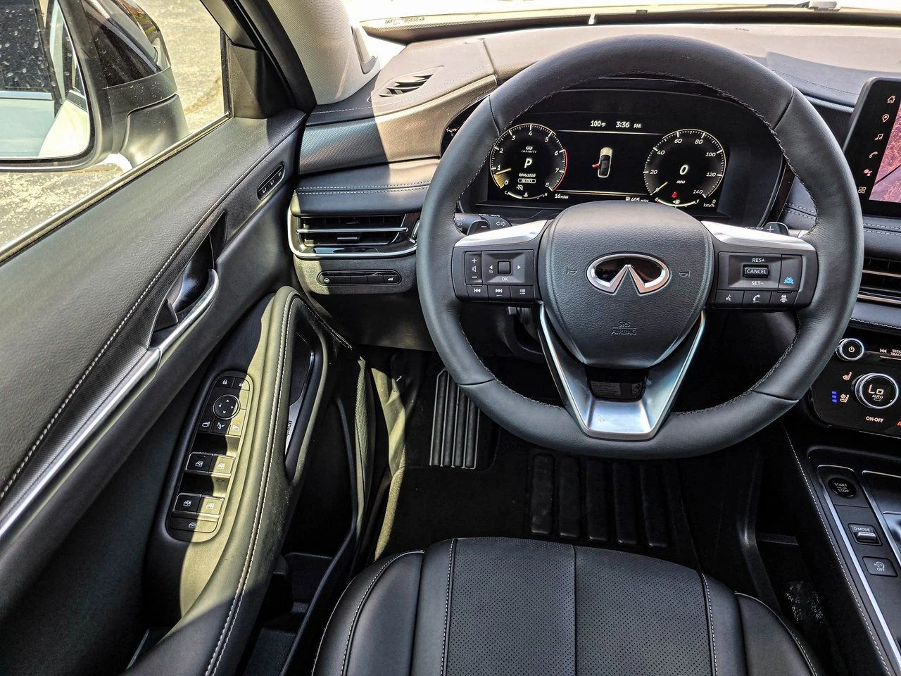 New 2026 RADIANT WHITE INFINITI Luxe AWD image 33