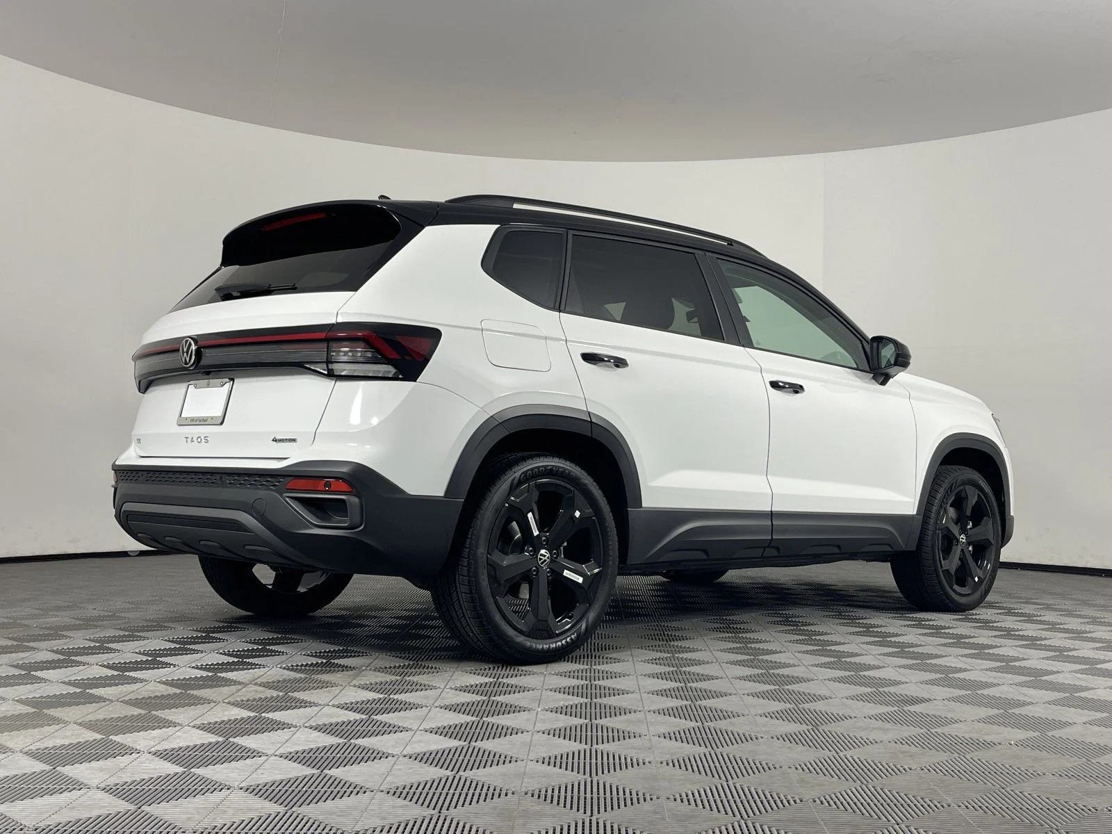 2025 Volkswagen Taos SE Black - Photo 17