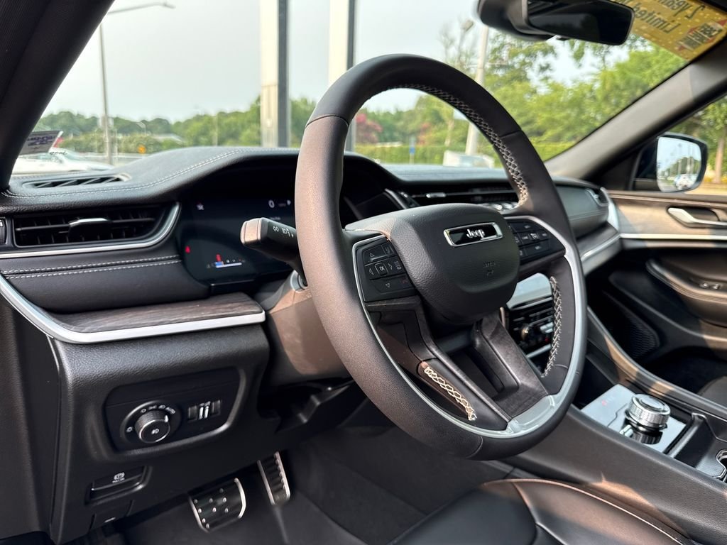 Used 2025 Gray Jeep Limited image 13