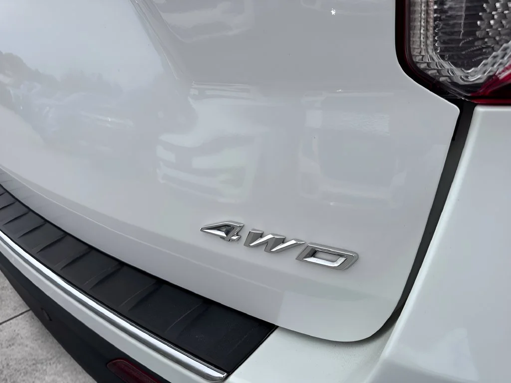 Used 2021 White Ford Limited image 9