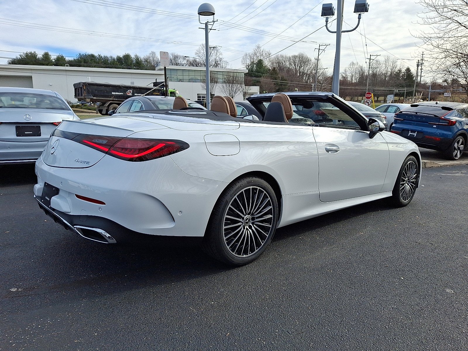 New 2026 MANUFAKTUR Moonlight White Metallic Mercedes-Benz CLE 300 image 27