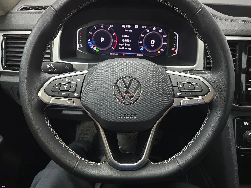 Used 2023 Black Volkswagen 3.6L V6 SE w/Technology image 18