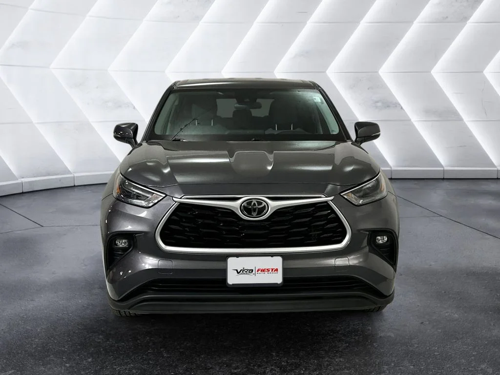 Used 2022 Gray Toyota LE image 2