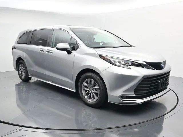 2023 Toyota Sienna XLE