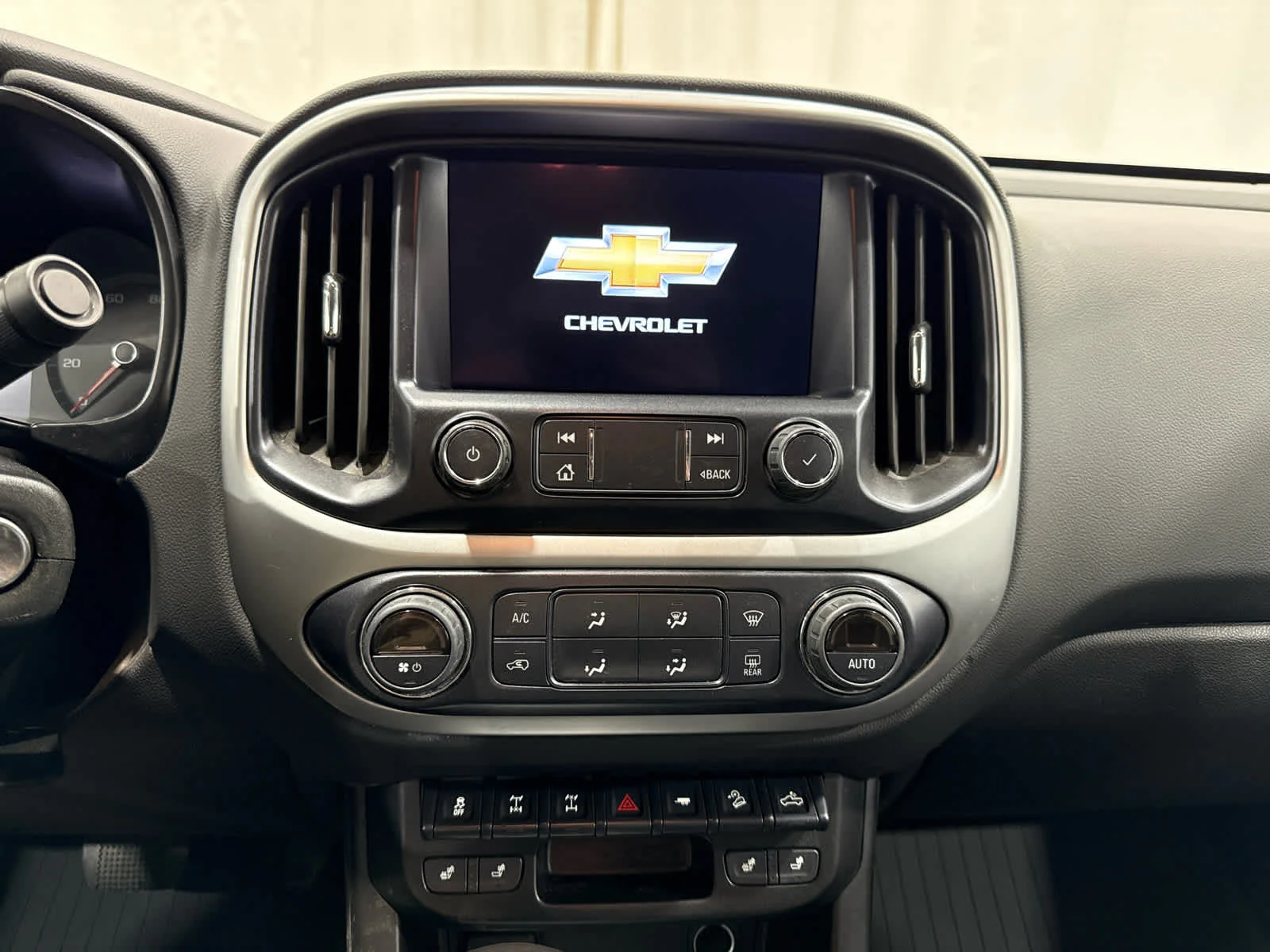 Used 2022 Black Chevrolet ZR2 image 19