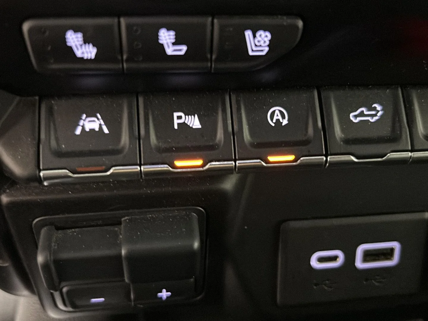 Used 2021 Dark Sky Metallic GMC AT4 image 31