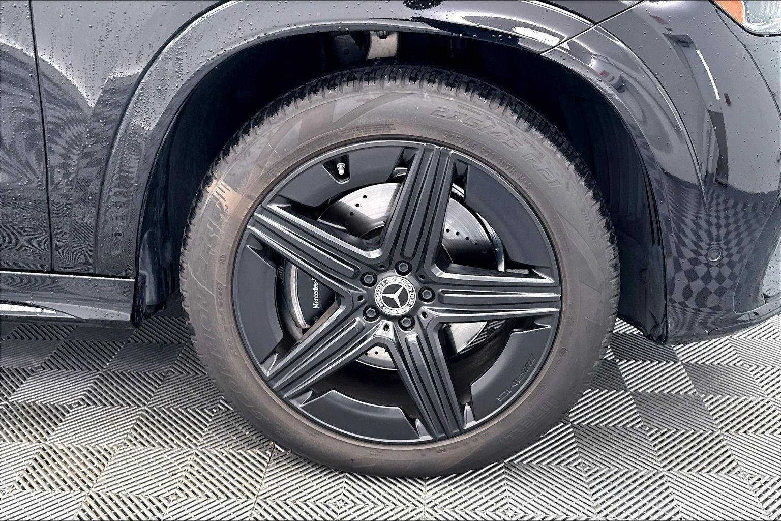 Used 2024 Obsidian Black Metallic Mercedes-Benz GLE 580 image 31