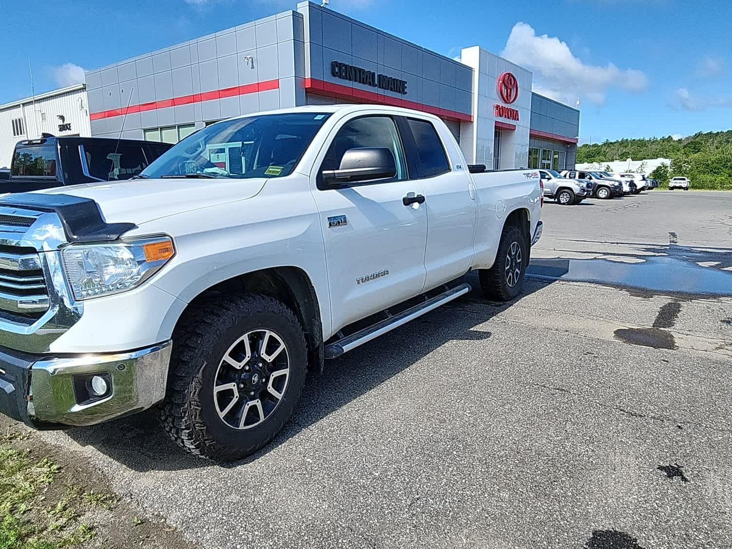 Used 2016 White Toyota SR5 image 2