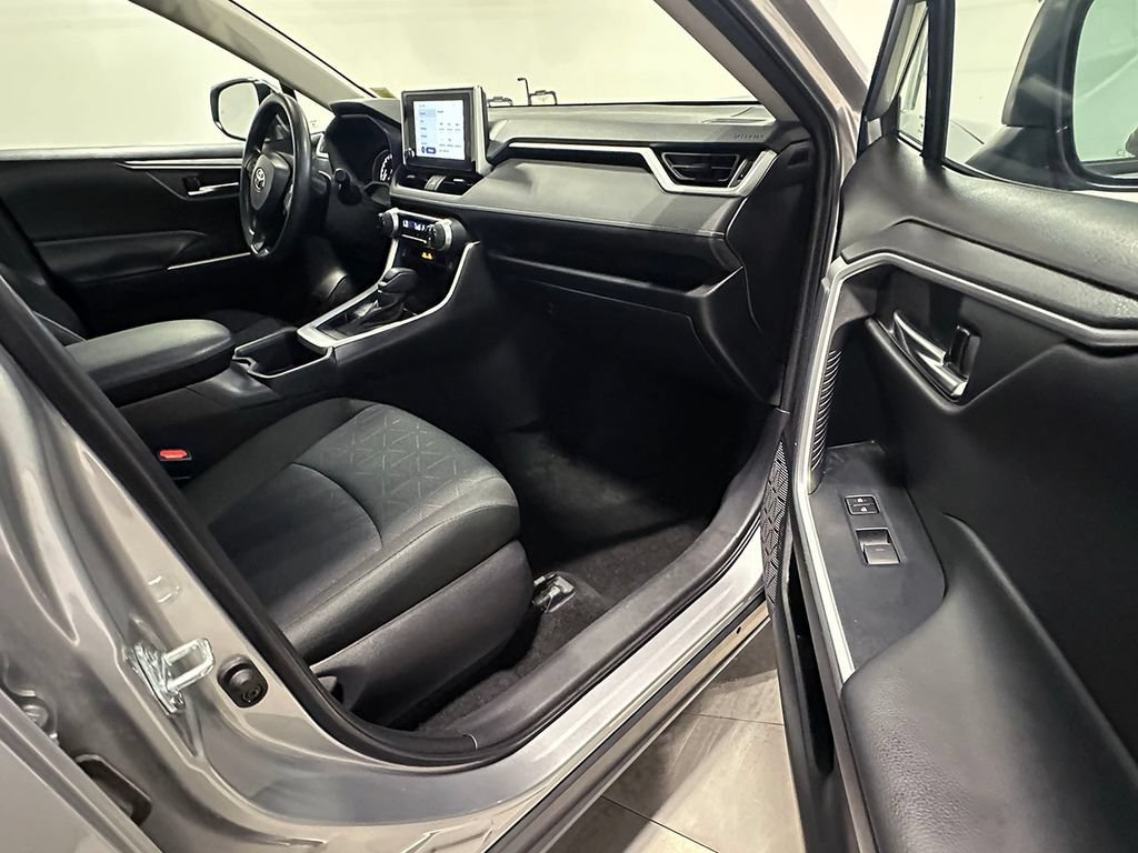 Used 2025 Silver Toyota XLE image 24