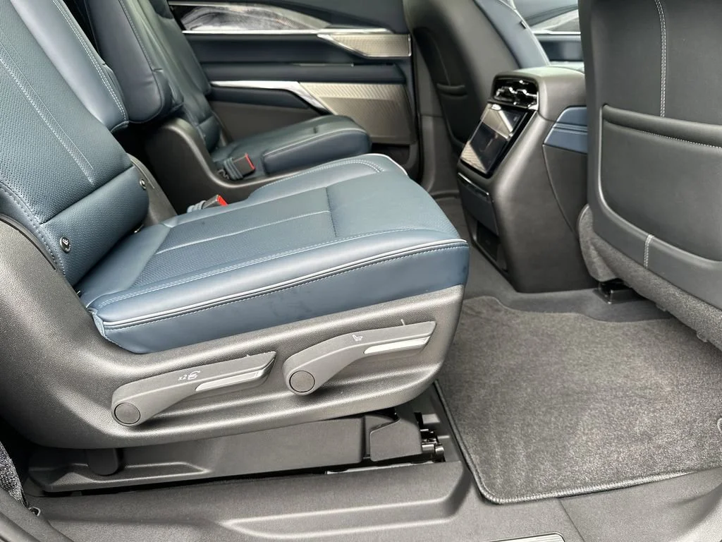2026 Cadillac Escalade IQL Premium Sport - Photo 35