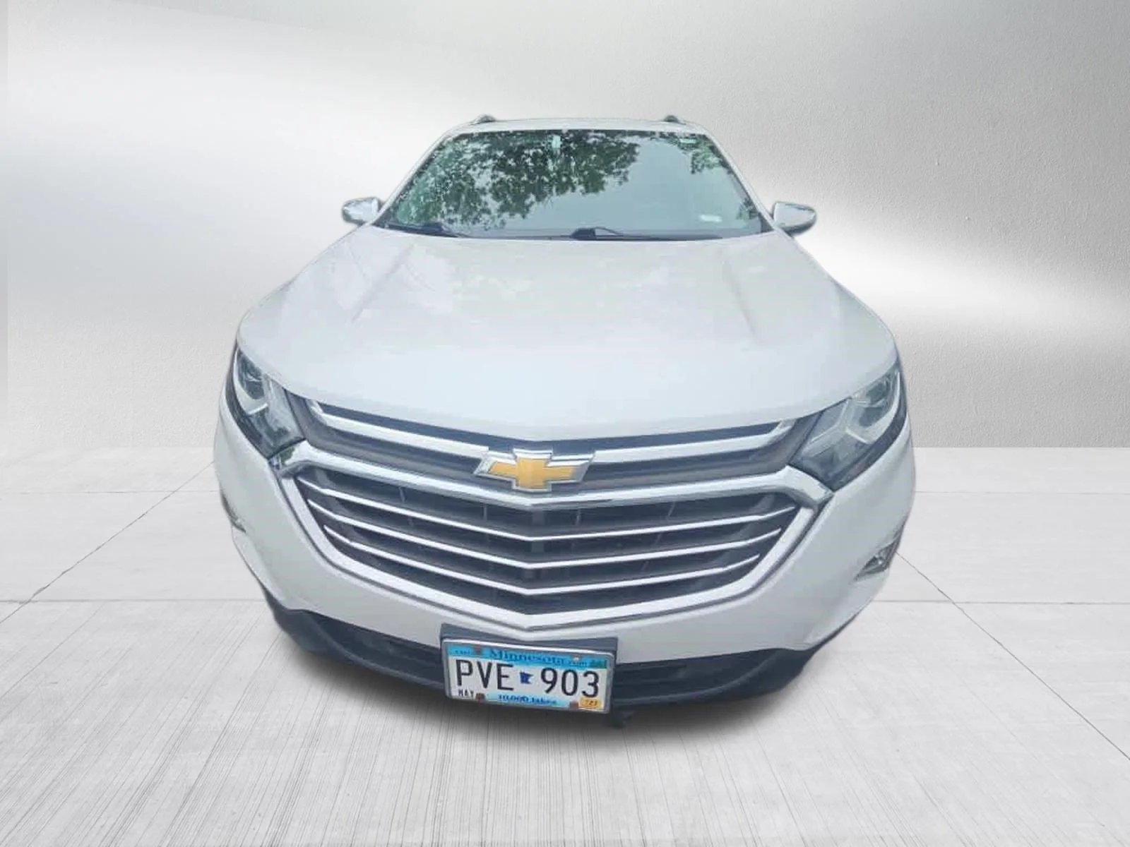 Used 2018 Iridescent Pearl Tricoat Chevrolet Premier image 2