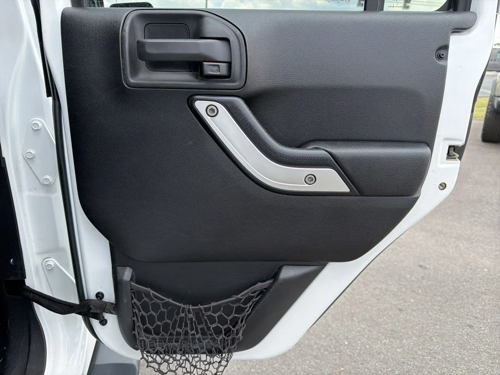 Used 2015 White Jeep Unlimited Sahara image 15