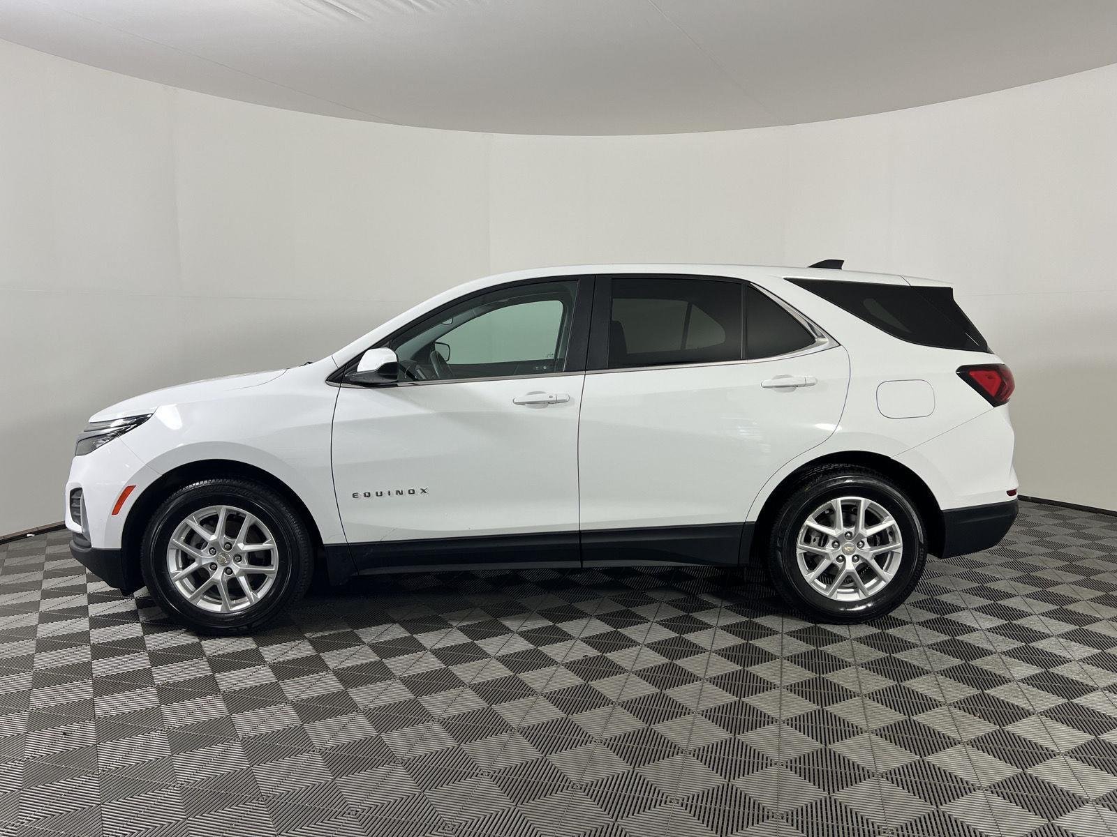Used 2024 Summit White Chevrolet LT image 26
