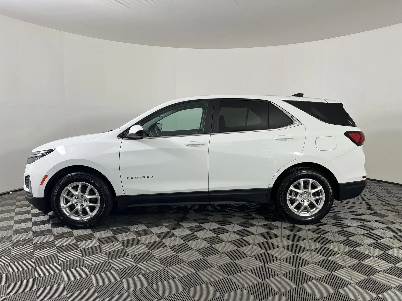 Used 2024 Summit White Chevrolet LT image 26