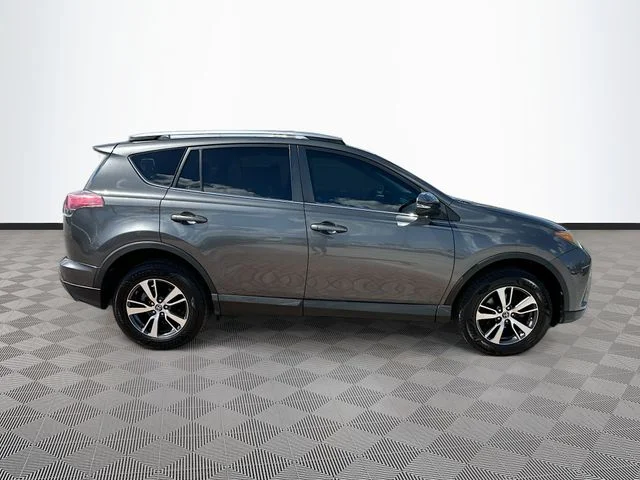 Used 2018 Gray Toyota XLE image 4