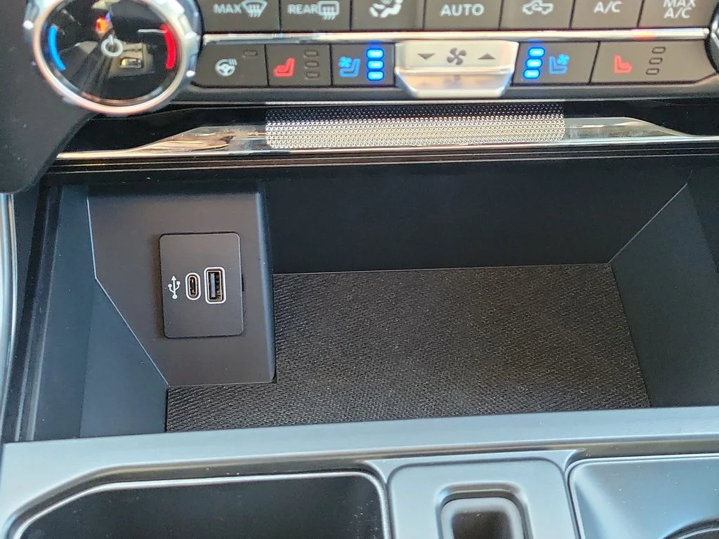 New 2026 Avalanche Ford Lariat® image 24