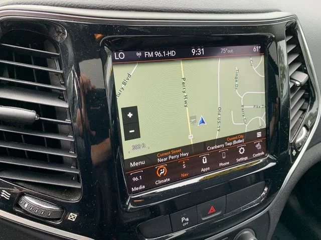 Used 2020 Gray Jeep Limited image 22