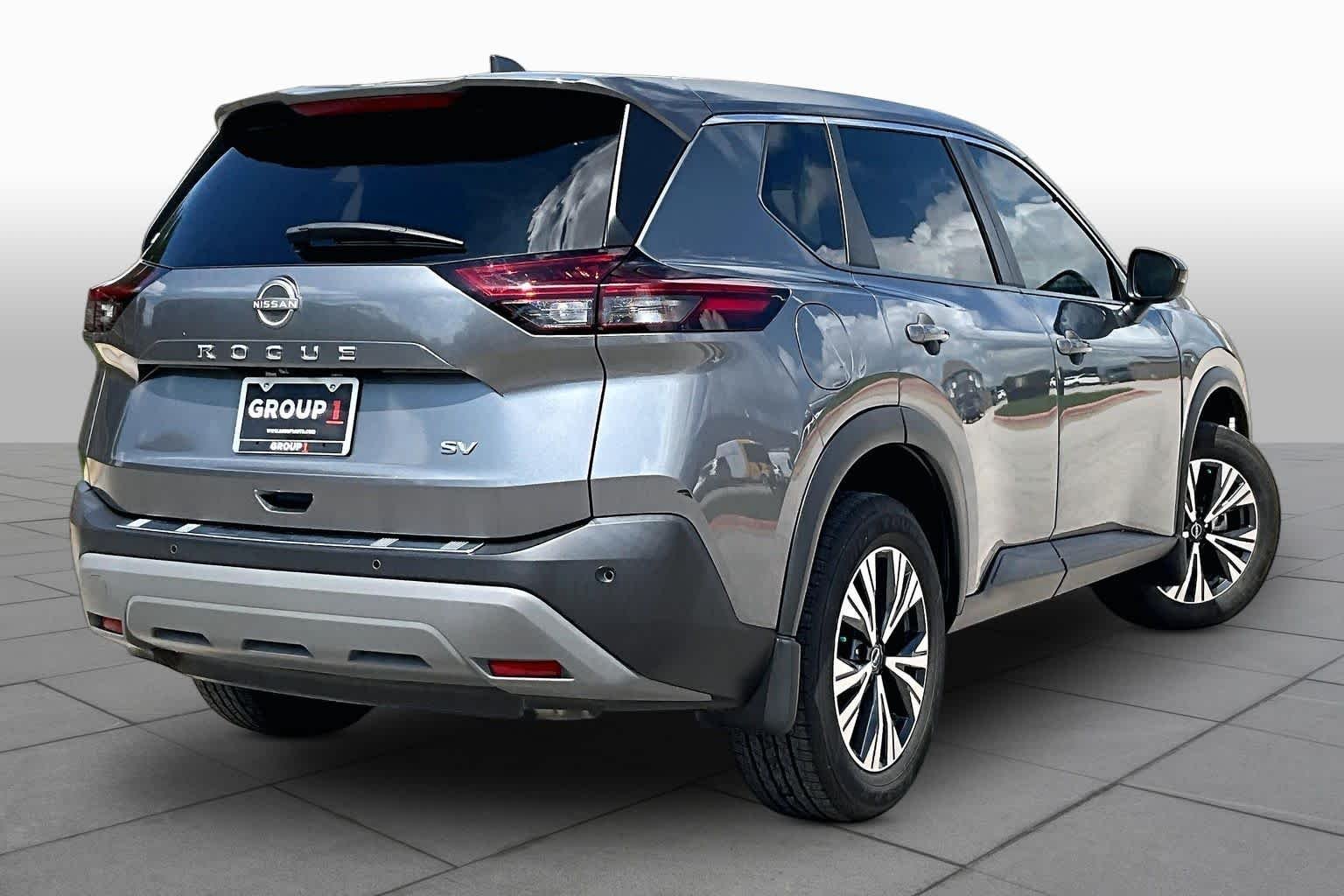 Certified Used 2022 Gun Metallic Nissan SV image 13