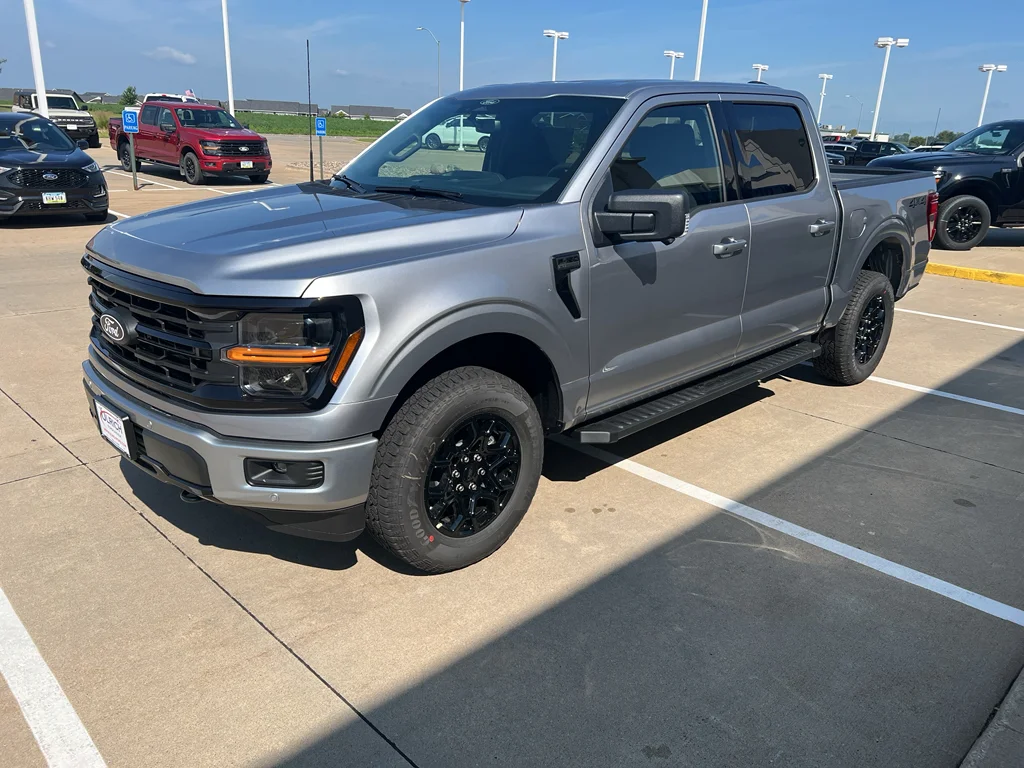 New 2026 Iconic Silver Metallic Ford XLT image 4