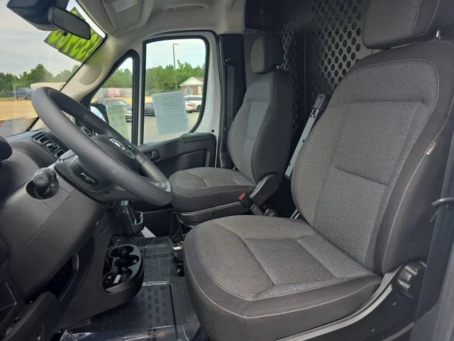 Used 2025 White Ram Base image 17