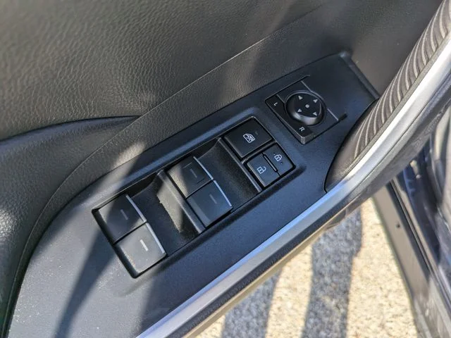 Used 2023  Toyota XLE image 16