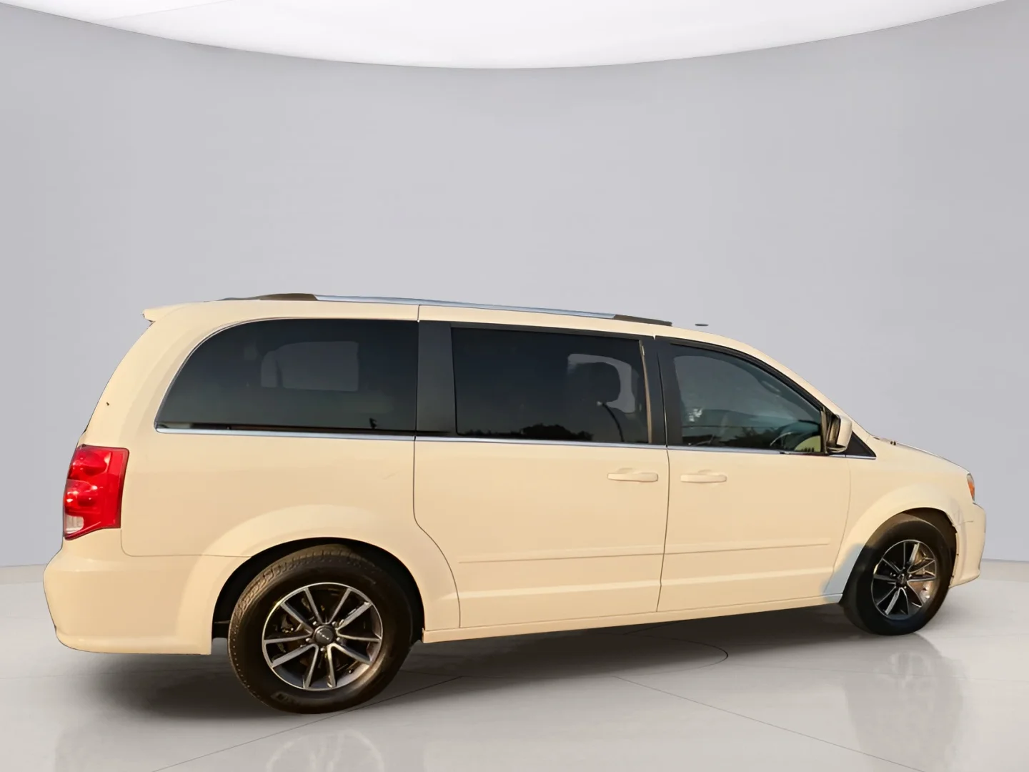Used 2017 White Dodge SXT image 9
