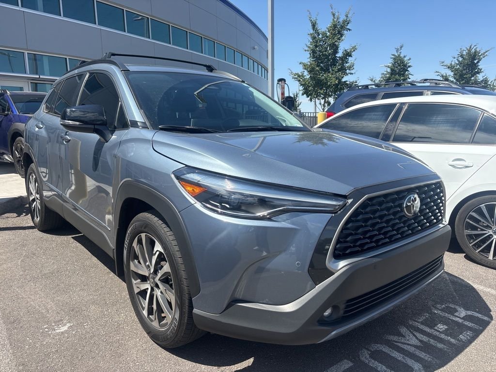 Used 2025  Toyota XLE image 2