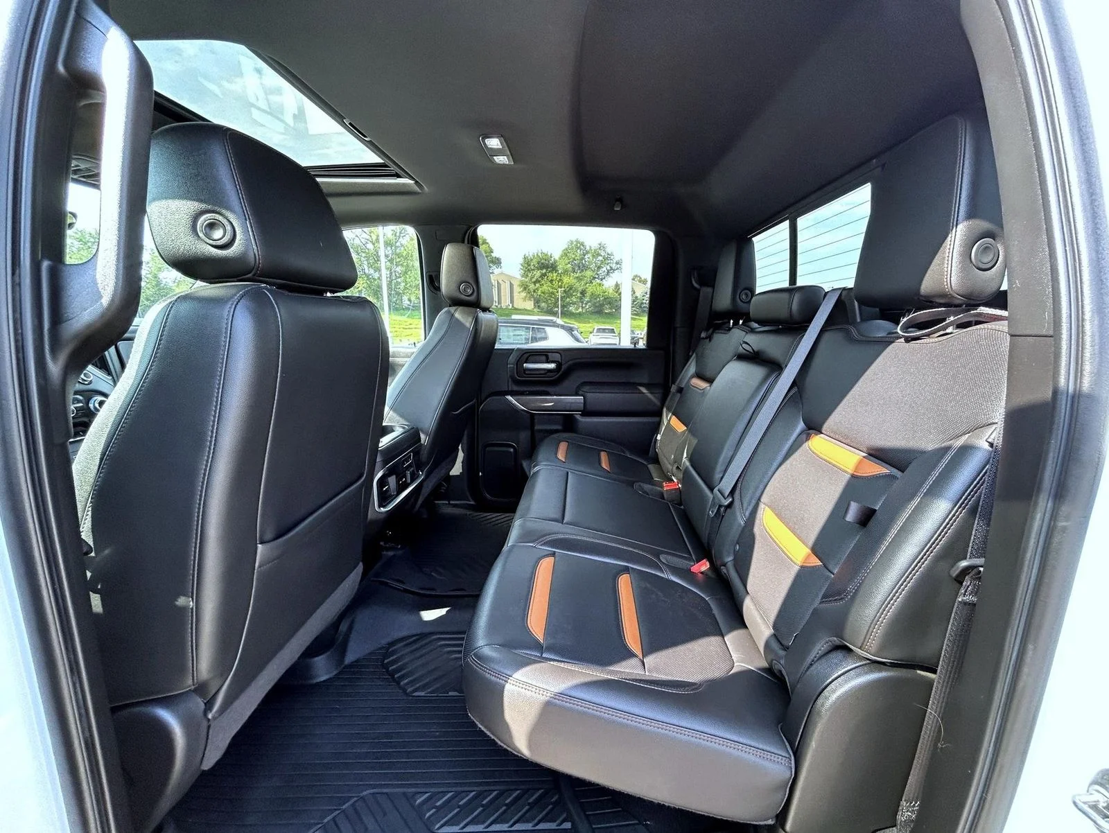 Used 2020 White GMC AT4 image 19