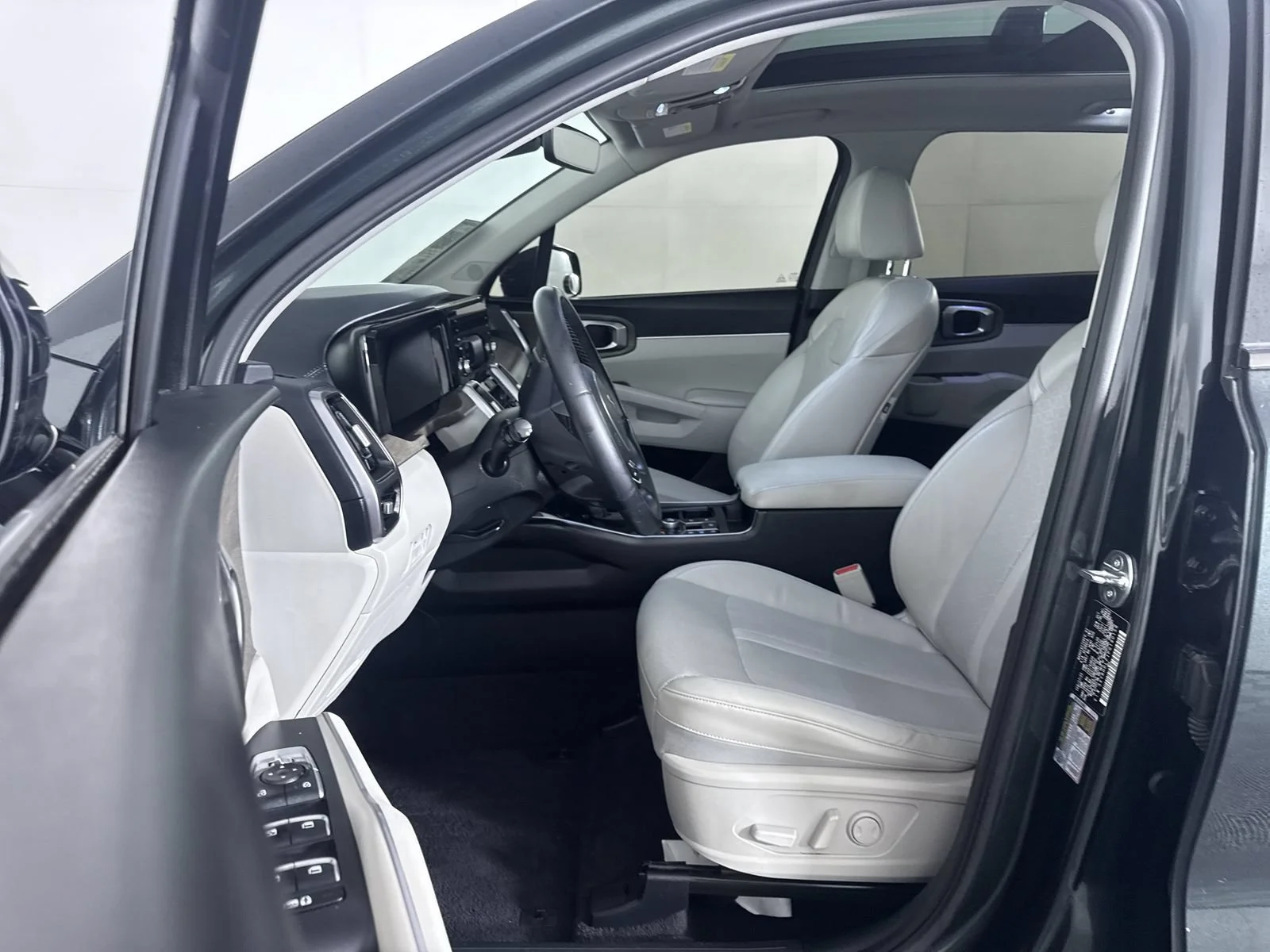Used 2023 Aruba Green Kia X-Line EX image 15