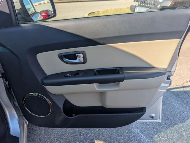 Used 2013 Silver Kia Exclaim image 24