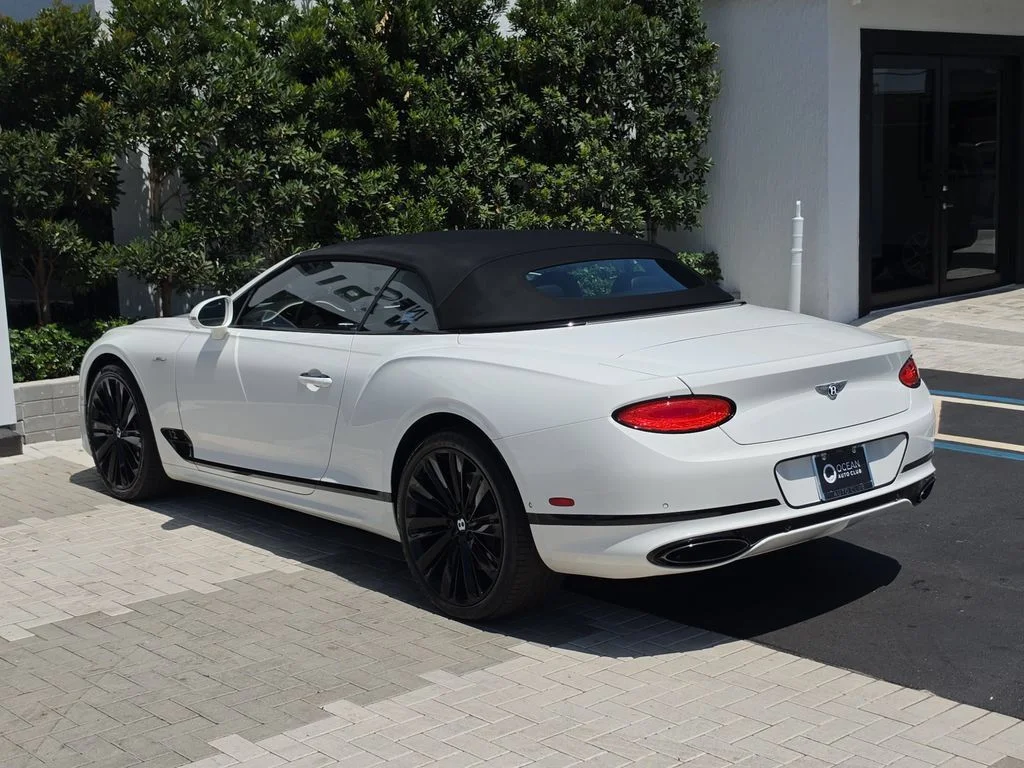 Used 2022 Glacier White Bentley Speed image 3
