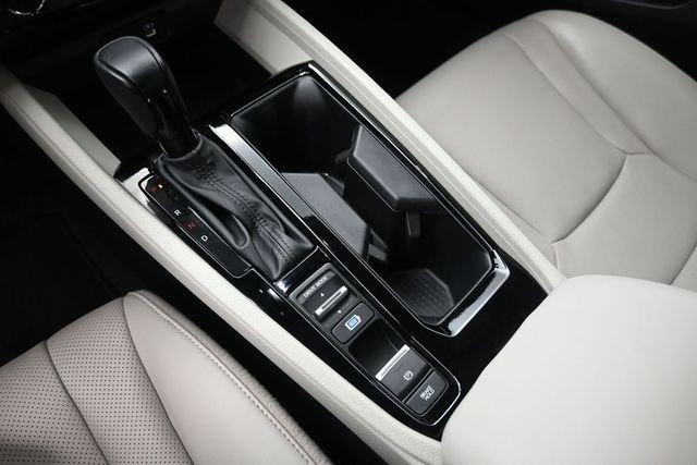 Used 2024 Platinum White Pearl Honda EX-L image 19