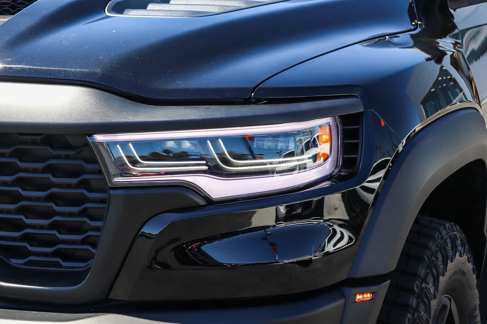New 2026 Diamond Black Crystal Pearl-Coat Exterior Paint RAM RHO image 7