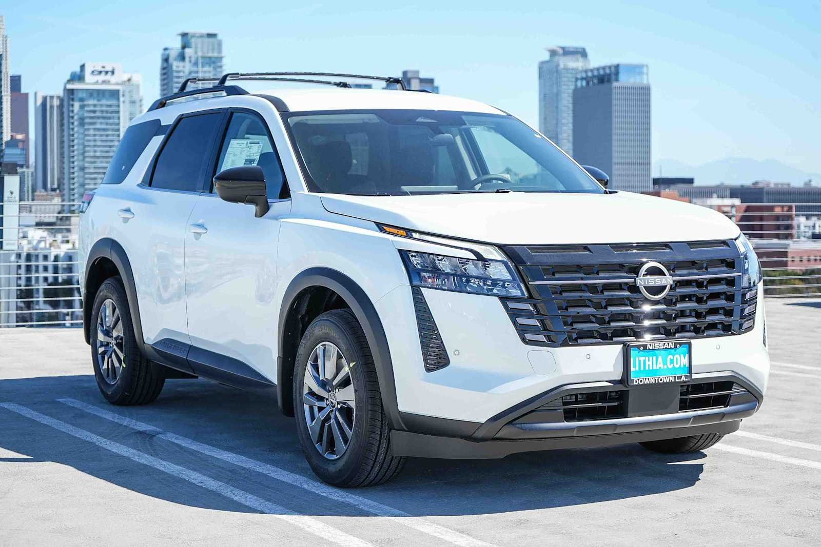 New 2026 Everest White Pearl TriCoat Nissan SV image 3
