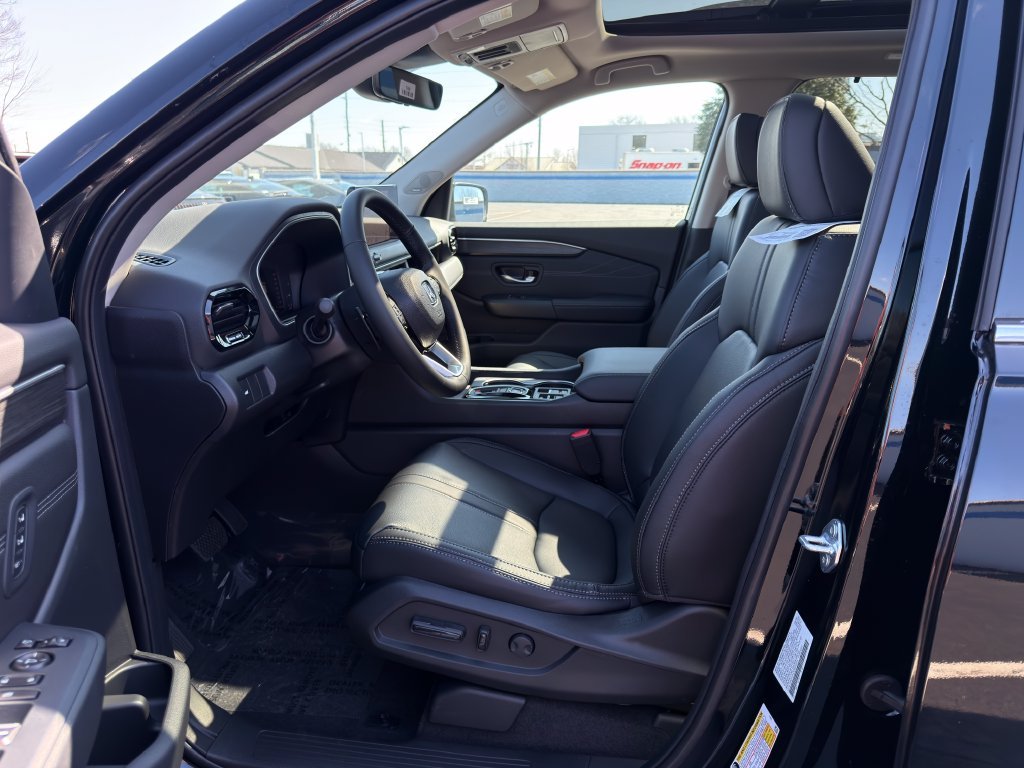 Used 2026 Crystal Black Pearl Honda Touring image 18
