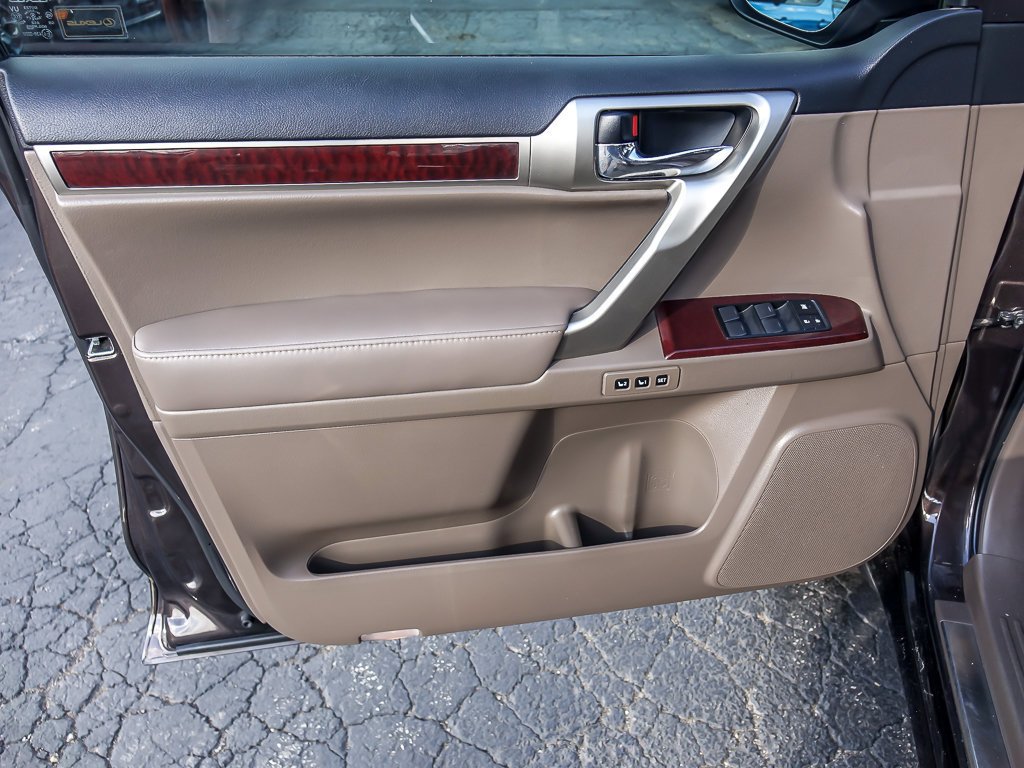Used 2018 Red Lexus 460 image 18
