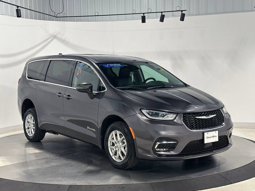 Used 2023 Gray Chrysler Touring L image 4