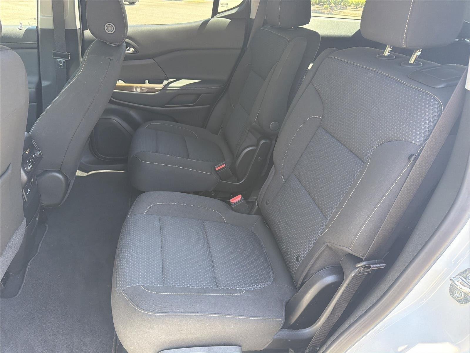 Used 2023 Summit White GMC SLE image 29
