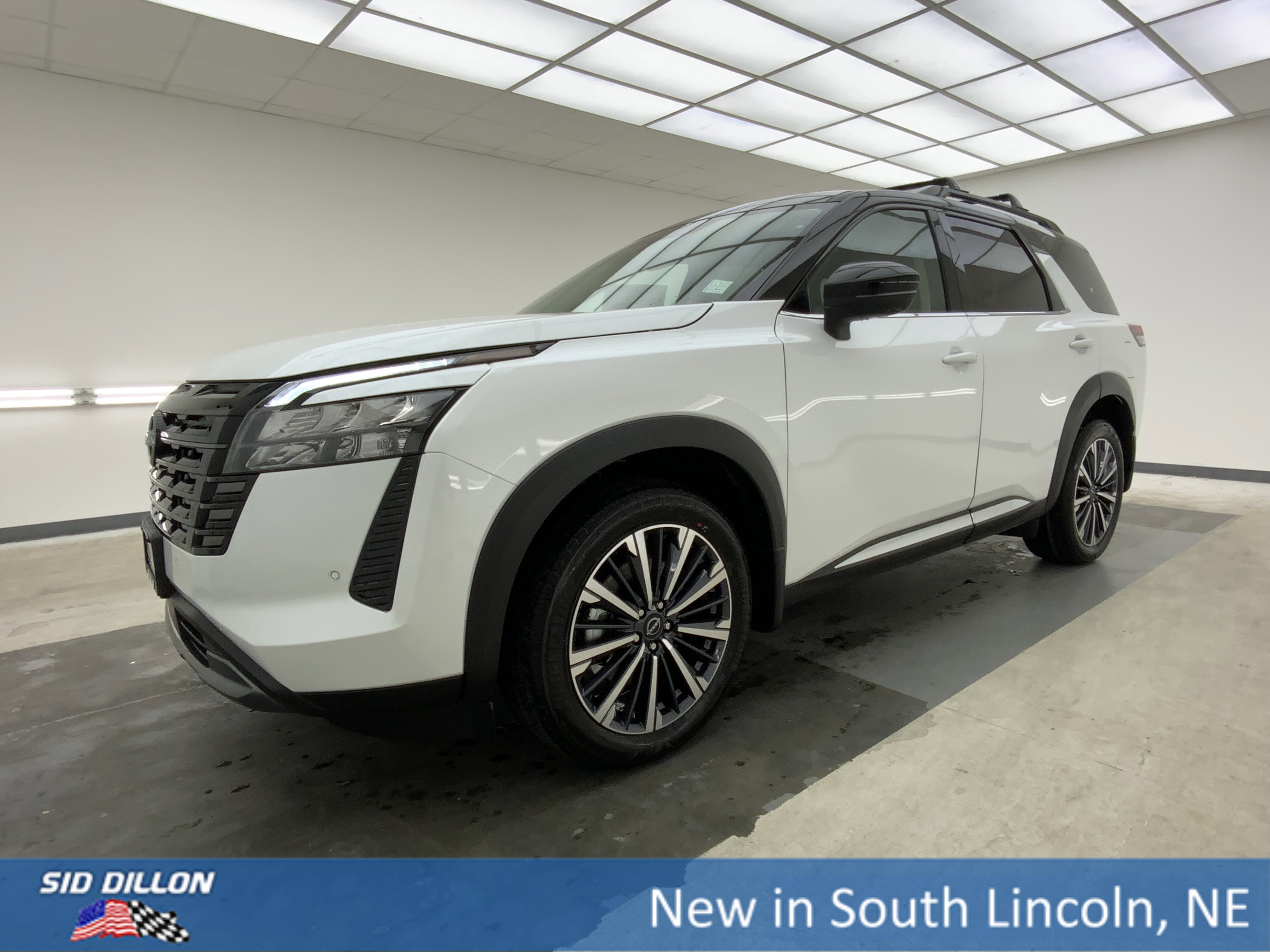 2026 Nissan Pathfinder Platinum 4WD's photo