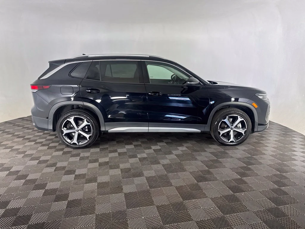 Used 2025 Black Volkswagen 2.0T SE image 6