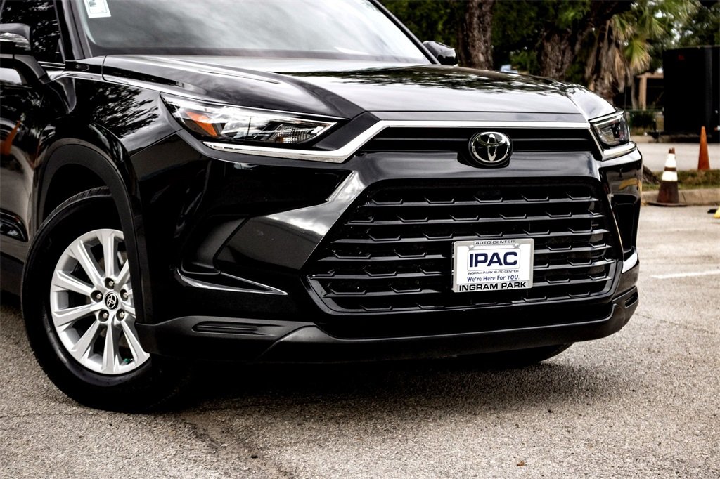 2024 Toyota Grand Highlander XLE photo 2