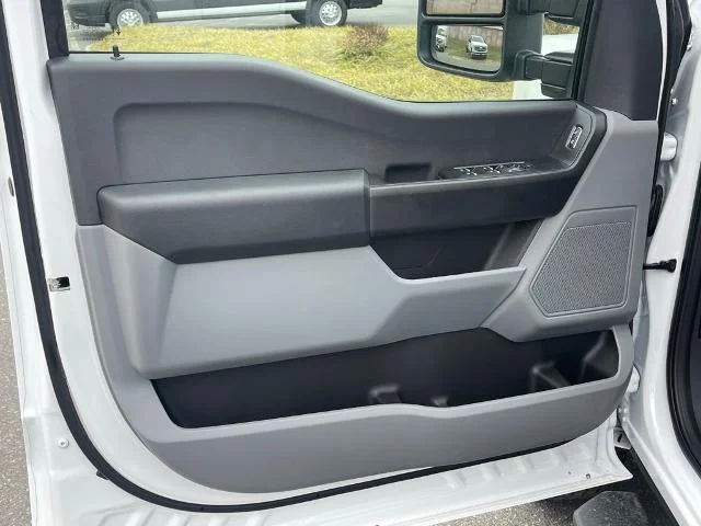 New 2026 Oxford White Ford F-350® XL image 22