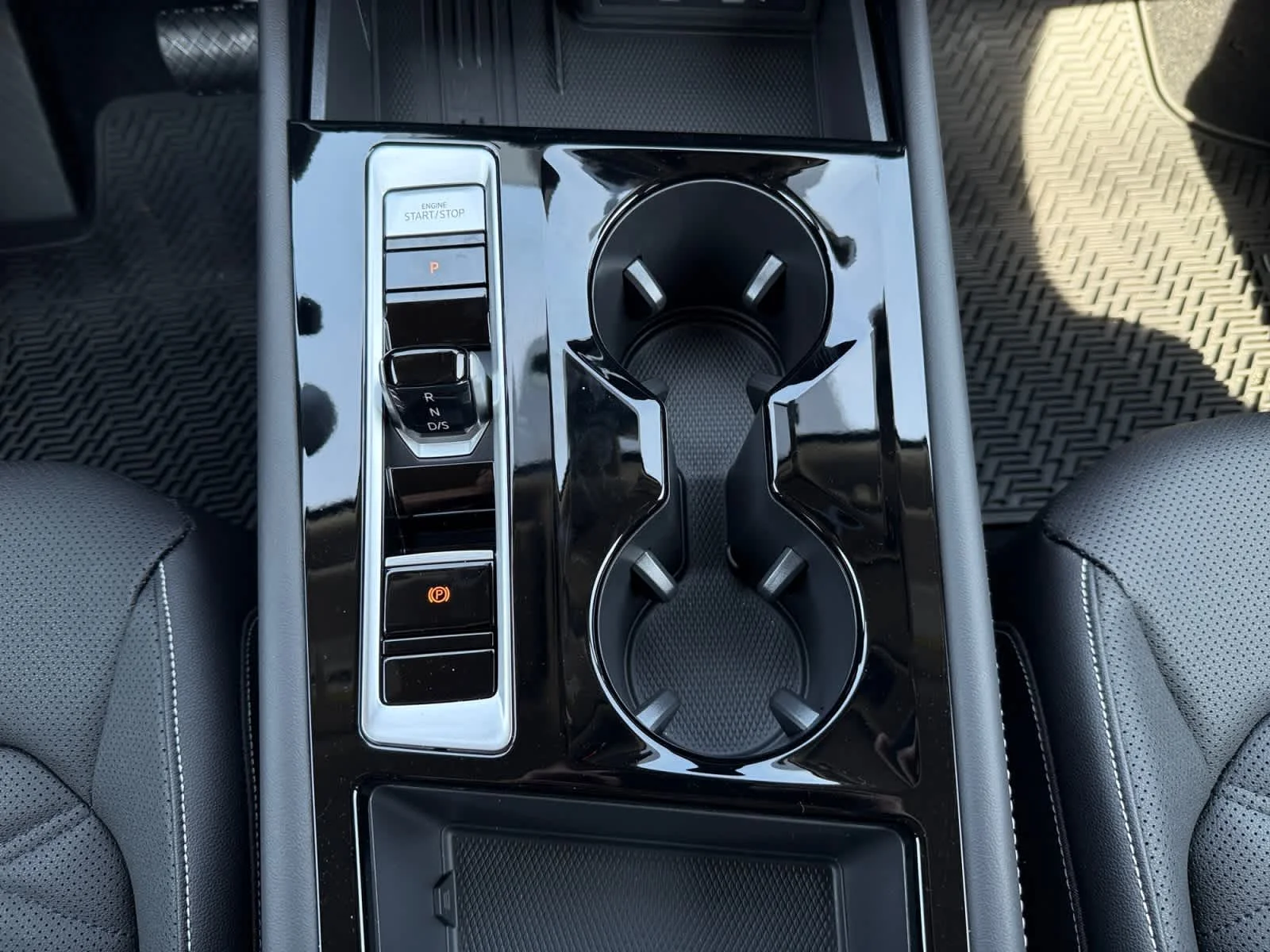 2026 Volkswagen Atlas SE w/Tech - Photo 18