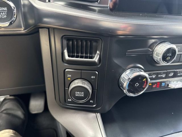 Used 2025 Iconic Silver Metallic Ford Lariat image 26