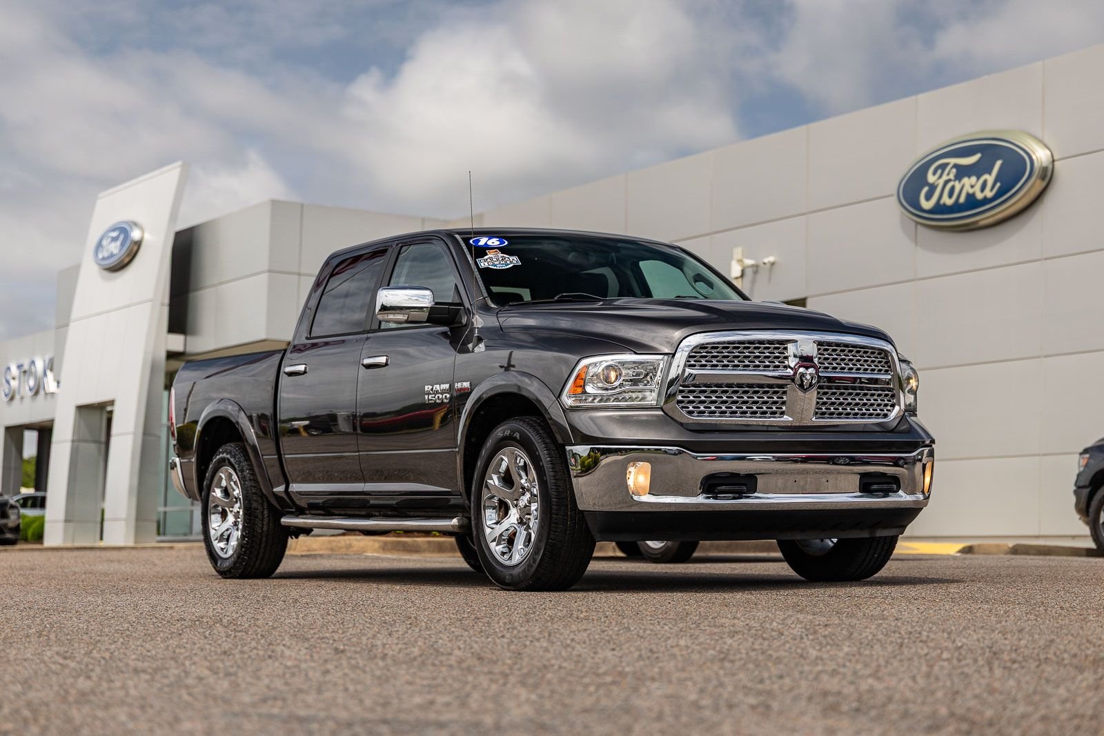 2016 RAM 1500 Laramie Crew Cab 5'7's photo